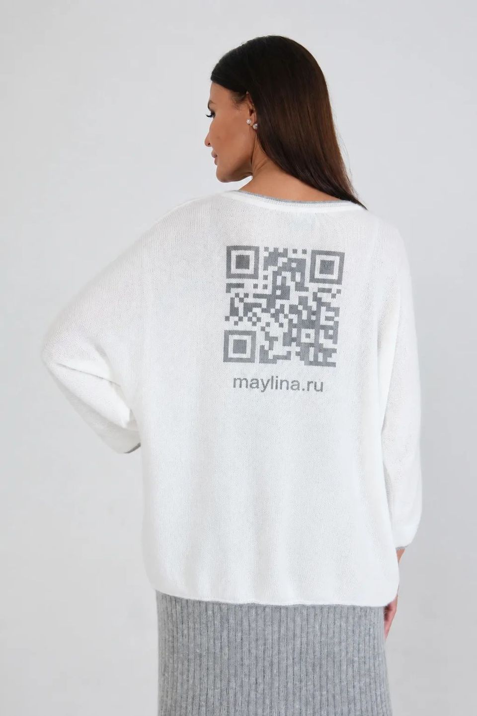 Джемпер с вывязанным QR-кодом на спине
